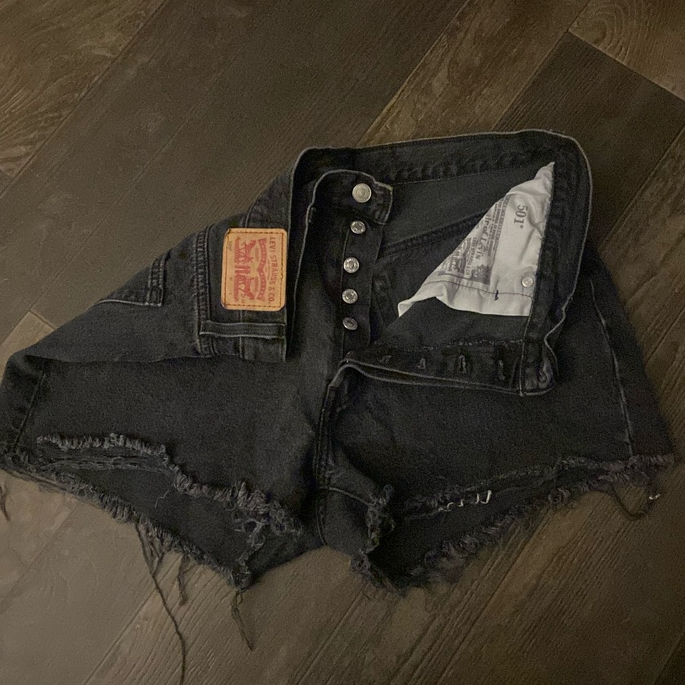 501 Levi shorts in black